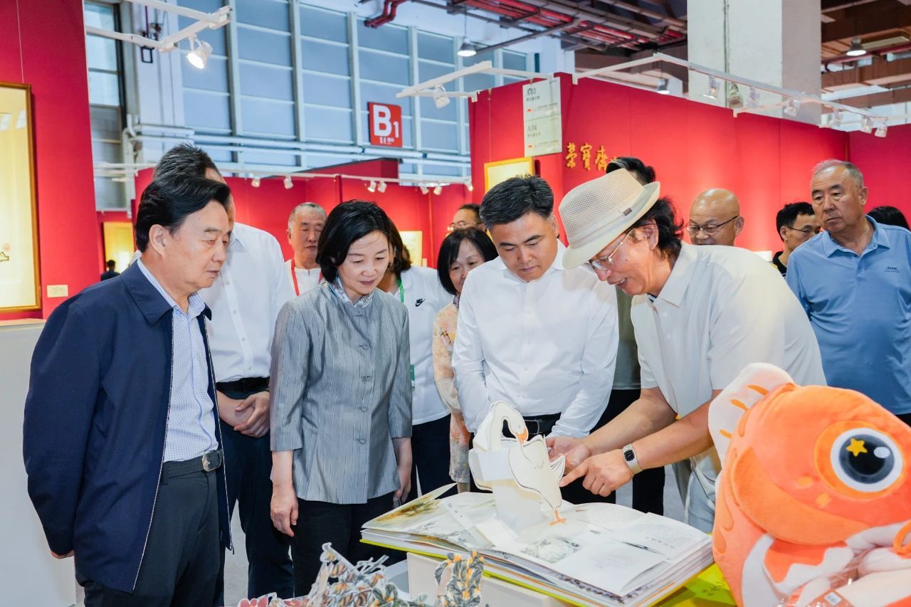 近4000件艺术精品云集，2025包头艺博会隆重启幕