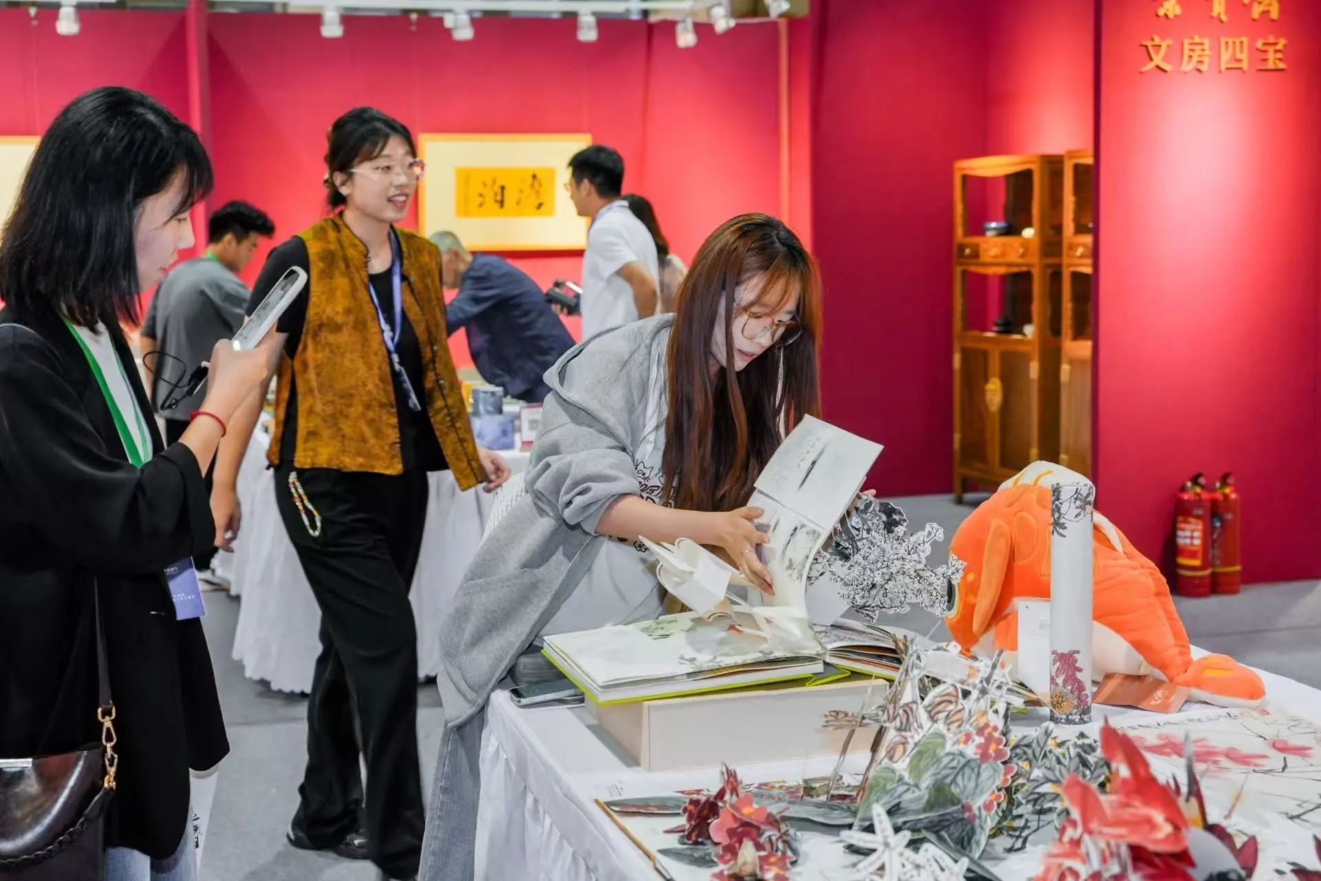 近4000件艺术精品云集，2025包头艺博会隆重启幕